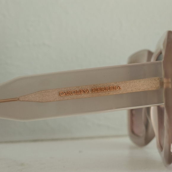 NWOT Caroline Herrera Logo Print Crystal Embellished Sunglasses With Case - Picture 5 of 10